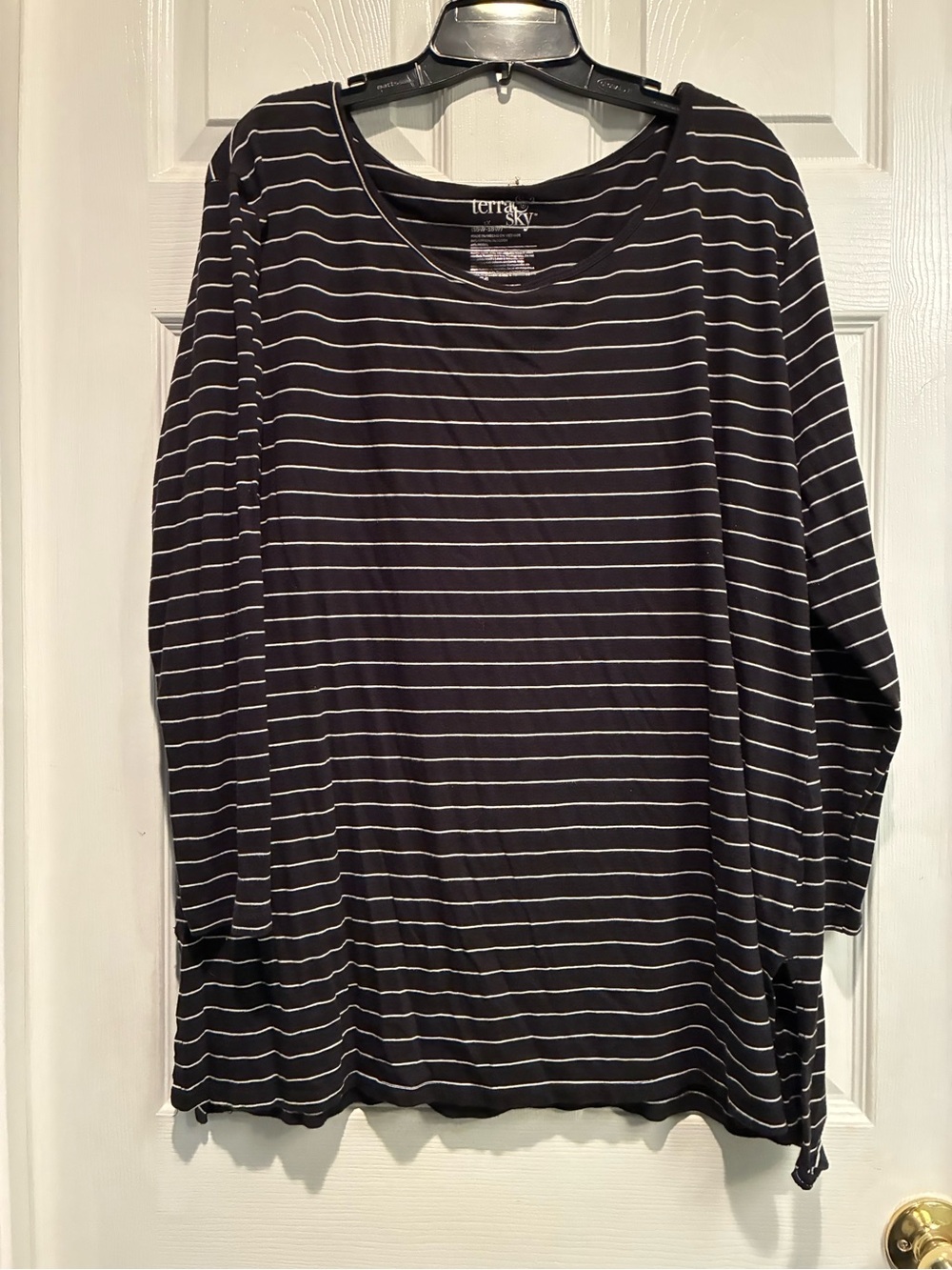 Terra & Sky Black and White Striped Long Sleeve Scoop Neck Top